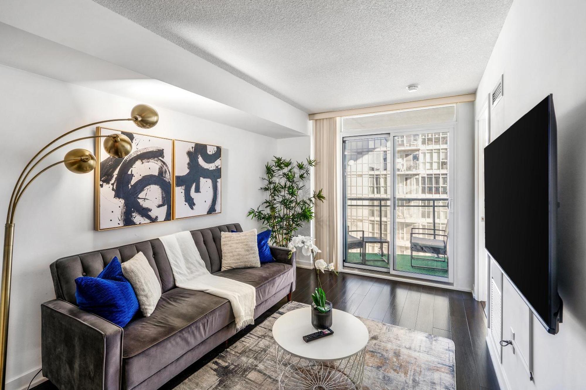 Exquisite Condos By Cn Tower With Parking โตรอนโต ภายนอก รูปภาพ