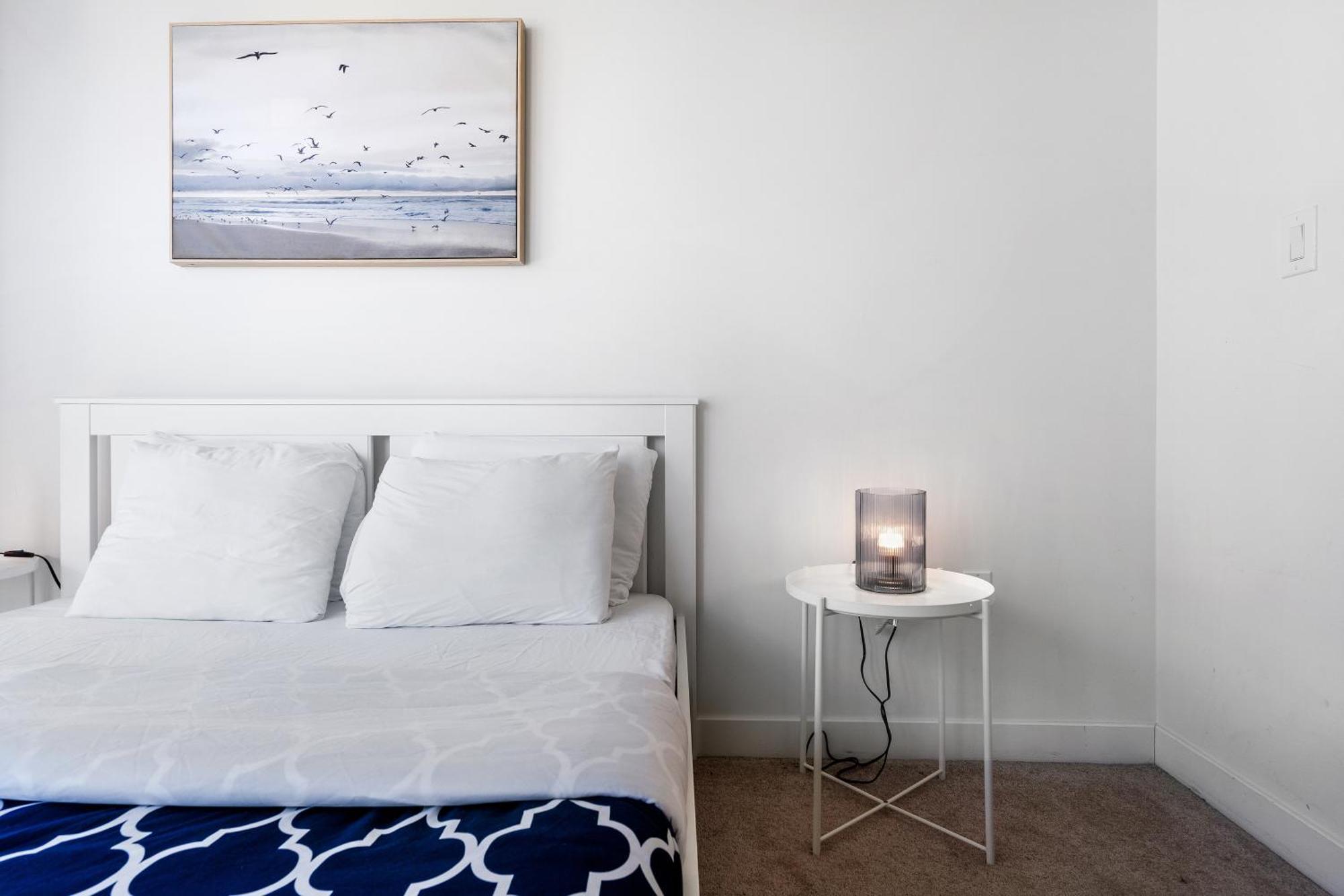 Exquisite Condos By Cn Tower With Parking โตรอนโต ภายนอก รูปภาพ