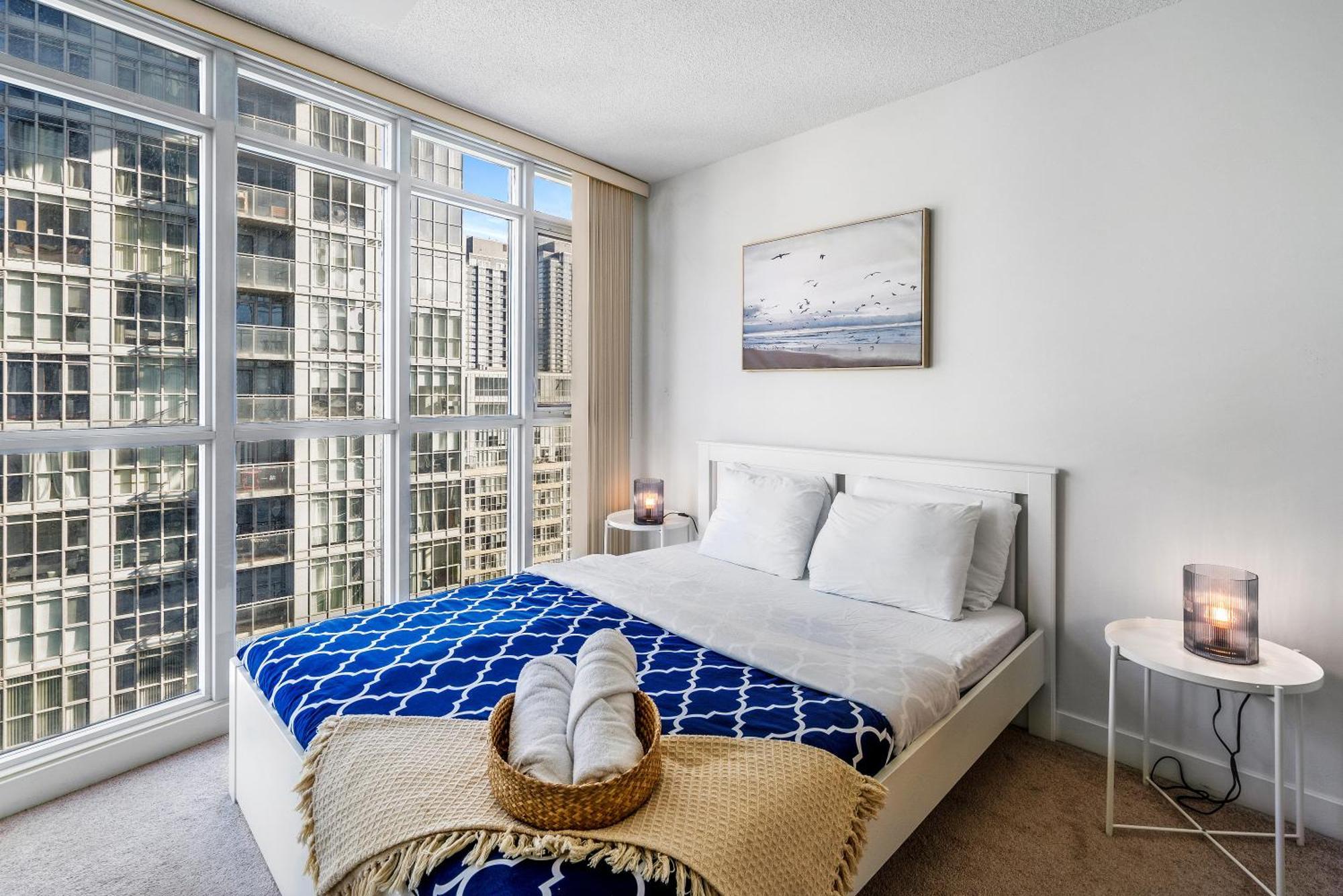 Exquisite Condos By Cn Tower With Parking โตรอนโต ภายนอก รูปภาพ